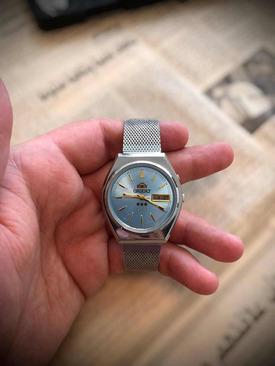 اورينت اوتوماتيك اصلية 🇯🇵🇯🇵
نظافة عالية جدا مثل ما موضح بالصور // لون المينة مميز جدا // منفذ تأريخ يومي و اسبوعي //  21 حجر //السير حصيرة اصلي مال الساعة والبوك الاصلي // مع العلبة الاصلية 
🇯🇵السعر خاااص لطفا 🇯🇵 
يتوفر توصيل لكل المحافظات


**إذا كنت صاحب هذا الإعلان وتريد حذفه لأي سبب، رجاءا أرسل رسالة إلى الدعم الفني**