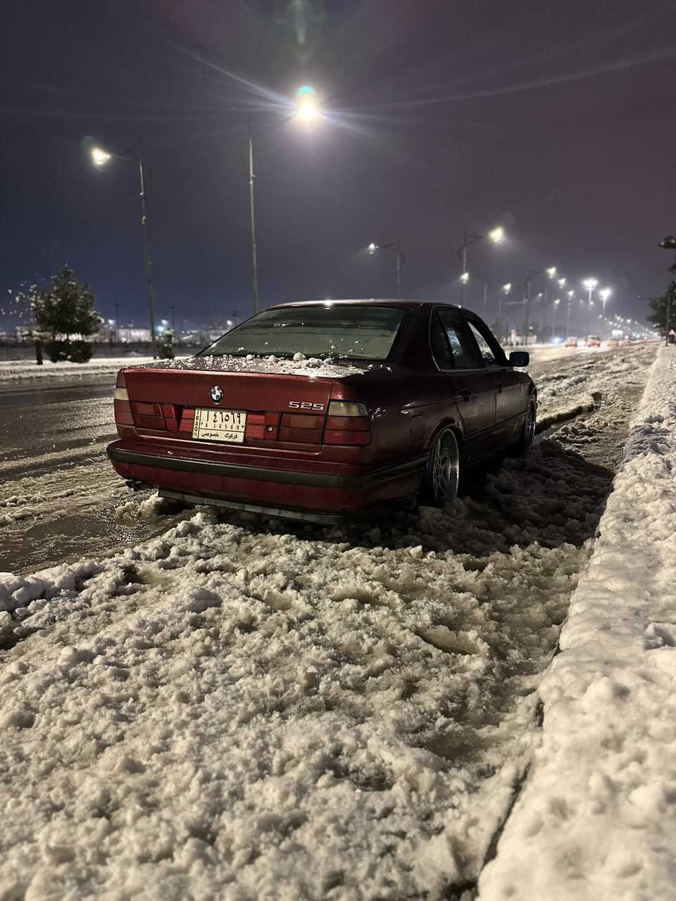 السلام عليكم
BMW 525 
موديل 1993 للبيع 
المواصفات 
سلايت
جام كهرباء 
داخل ابيض 
بجم عريض 
تبريد وتدفئه
برده خلفيه 
دعاميات M
ويلات M5
صدر خلفي وامامي جديد
كير جديد
مكينه جديده
ضفيره كامله جديده
رقم كركوك سنويه لحد 28
شرط التحويل 
       نواقصها
بس سلايت السيم مقطوع 
وضررها جاملغ طرف السايق
سعرها 68 وبيها مجال للطيبين 
اخوان كل التفاصيل كاتبها الشراي خلي يتصل ويدلل مكاني كركوك
***********
