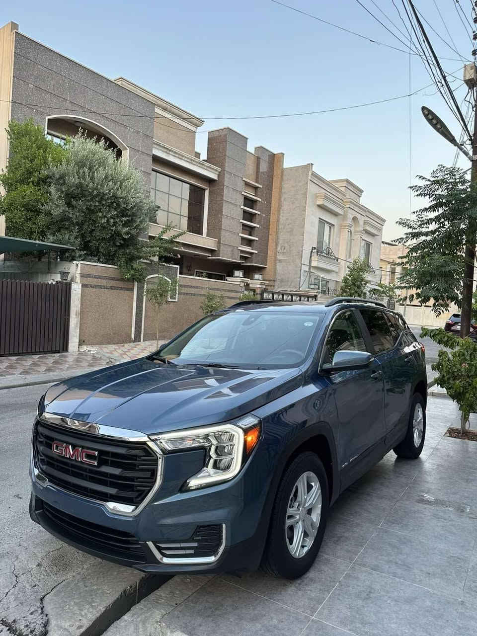 جم سي تيران 2024 شكل حديث
سعر 129
***********
***********
حادثا طخطخات بيهه و مصبوغه مكان طخات و سقف بيهه تعديل pdr بدون صبغ سياره صح بيهه صبغ بس حادث جدا خفيف بدون دواخل و بدون ايرباك ماشية 31 الف سياره جديدة مابيهه مصروف گير محرك و كهربايي و تبريد بحالة شركة فول مواصفات عدا فتحة
بصمة و دخول ذكي و ابواب بصمة و شغال عند بعد شاشه كبير و رادار امامي و خلفي و جانبي دفع رباعي 4/4 و جميع انظومات قيادة و اقتصادية بجم و خلف كبس شركة فول تحكمات كشنات كهربايي و تدفئة و كشن هزاز و مانع تصادم و اوتو ستوب و اوتو هولد توقف ذاتي بعد بيهه هوايه مواصفات ماذكرتها 
سياره رقم كاتي تترقم شمالي مكانها اربيل
