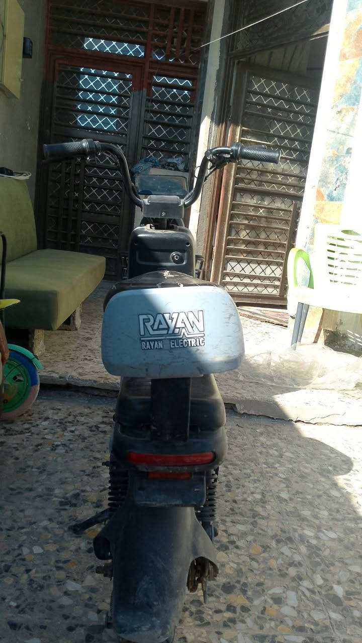 دراجه شحن ريان حجم 14 بطاريات جدد كهربائيات كلشي شغال هورن لايت عالي ناصي نضام انذار وقفل وتشغيل عن بعد السعر 200 وبيه مجال المكان بغداد البياع الشرطه الخامسه رقم الهاتف *********** وبي واتساب
