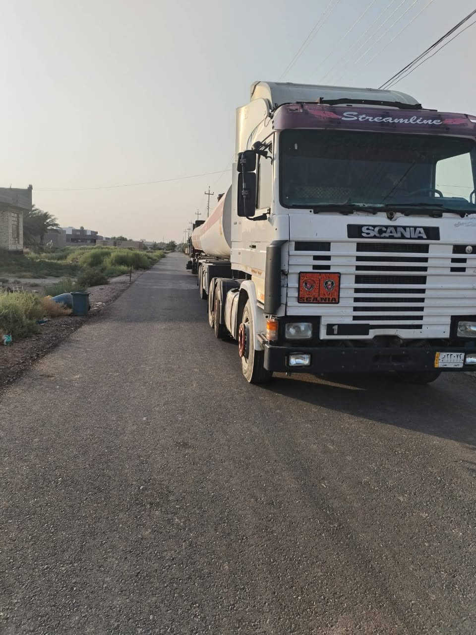 سكانيا موديل95 سنكل امامي بلادي دوار مكينه سته تبريد بلادي شغال دوشمه جديده قماره بلاديه بدون صبغ مكيله كامله  منضومه تسخين رقم انبار نكليزي بسمي موافقات بكل المحاور مكلف بلنشر ***********
