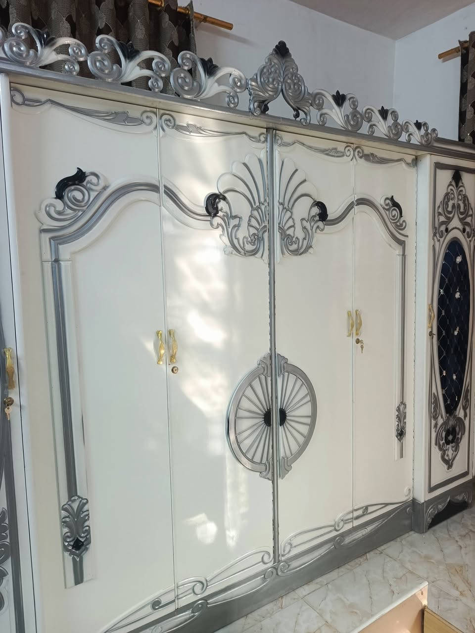 السلام عليكم غرفة نوم للبيع لاستفسار
‏‪***********‬‏
