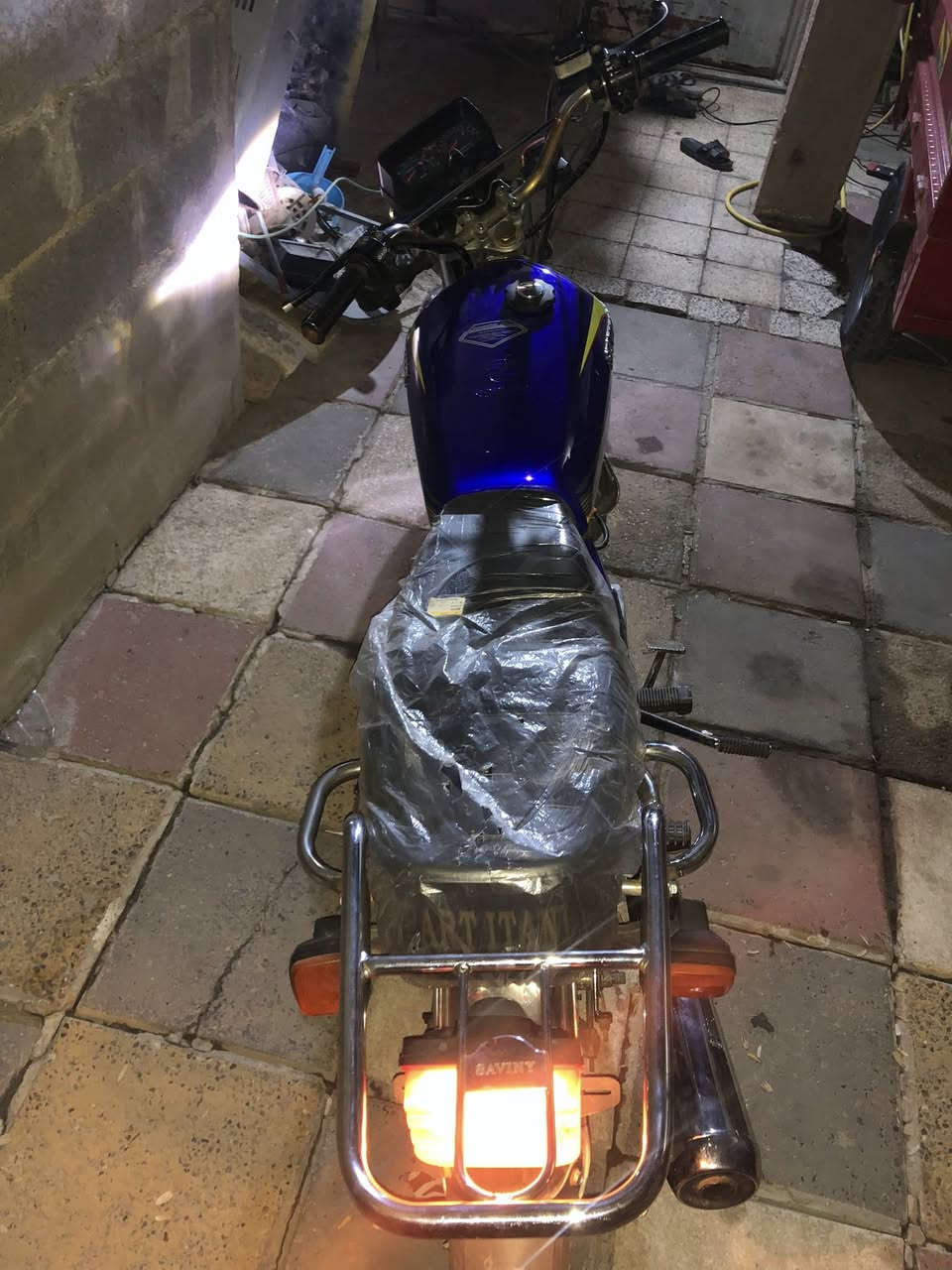 السلام عليكم ايراني 5 گير للبيع الدراجه غراضه جديده من الطول للطول من كشن من تانكي وصفاحيات من دشبول من عداد ودواسات وهندر وبداله وبنز وكلشي وشرط كله اصلي اذا تجي وتلگه شي تجاري تاخذه بلاش المكينه تخبل شلعه ومعدل قويه كلش النهضه مالته وسعره 435 والله صارت عليه ب 385 مكاني بغداد الدوره رقمي ***********
ملاحضه : الدشبول ولماصده الجوه رابطهن شون مجان يعني ماعرف اربطهن جديدات واصليات والله
