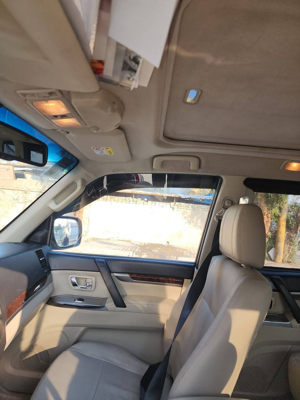 السلام عليكم للبيع باجيرو موديل ٢٠١٤ الون ابيض صدفي رقم بغداد بسمي حبتور معروفه فول موصفات  حجم المحرك ٣٥٠٠ محرك كير مكفولات من الفتح كفاله عامه من الحادث فقط صبغ بل الجاملغات الخلفيه والد الحلال هواي ذابين عليه بطش وصبغتهن صبغ شركة السعر ١٧٥ مكاني بغداد الاسكان ***********
***********
