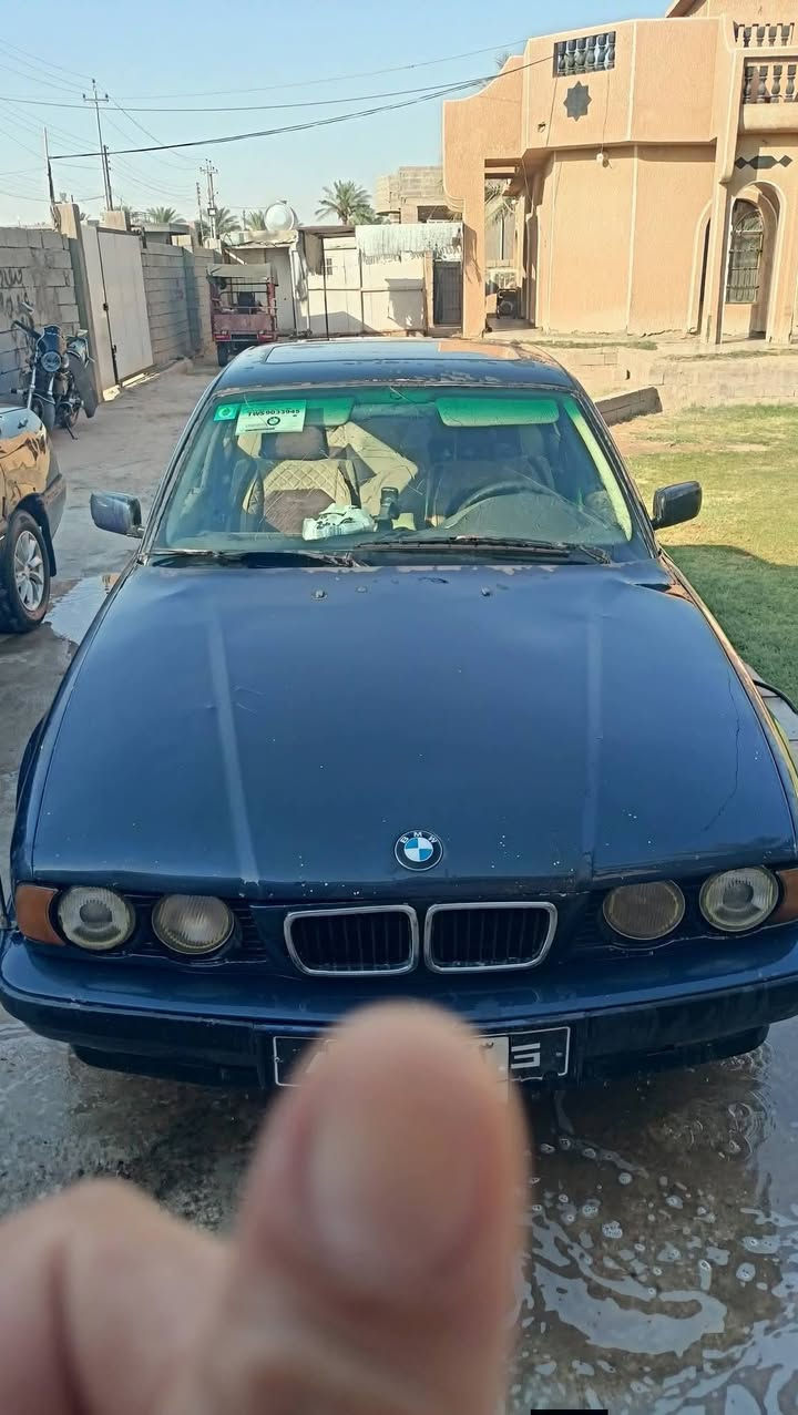 السلام عليكم للبيع بي ام دبليو لون نيلي موديل 90 حجم 520 سكف سلايت محرك مفتوح كير اوتو تبريد شغال سياره عل وضع شركه لا صبغ لا ضربه سعر 43 وبيه مجال مكان الرمادي حصيبه الشرقيه ***********
