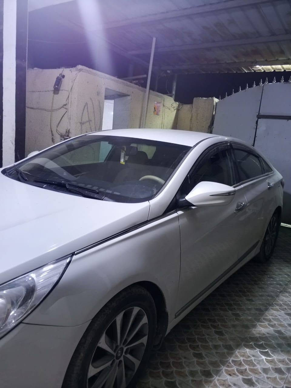 سلام عليكم عندي سياره سونات خليجي مبدل بنيد فقط والباقي كفاله سياره جديد بامعن كلام وحلا من الصور بيع مستعجل السعر 130 وبيها مجل شراي يخابر على رقم ‏‪***********‬‏
