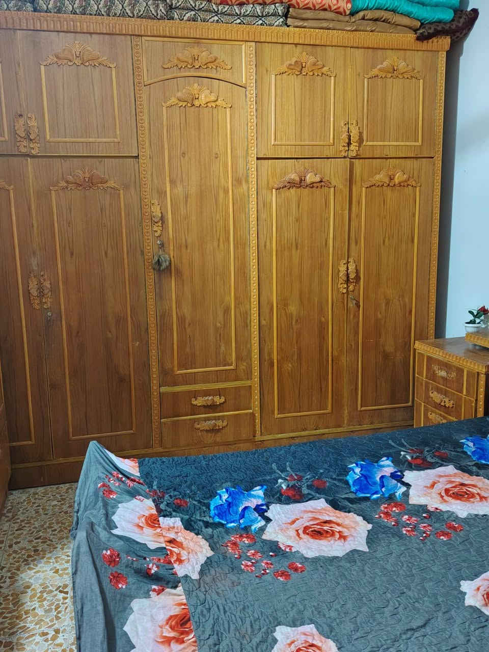 غرفه نوم للبيع جديده بعده كامله اي نقص مابيه سعره 750وبيه مجال شي قليل ***********
