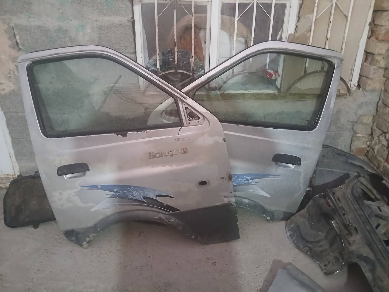 سلام عليكم من رخصت الادمن بابين امامي منغولي وبراكيت والغود ودعامية نظافة ٩٥ بلمية  سعهرهن كلهن شلع ٥٠٠ وبيهن مجال رقم صاحب الغراض ***********
