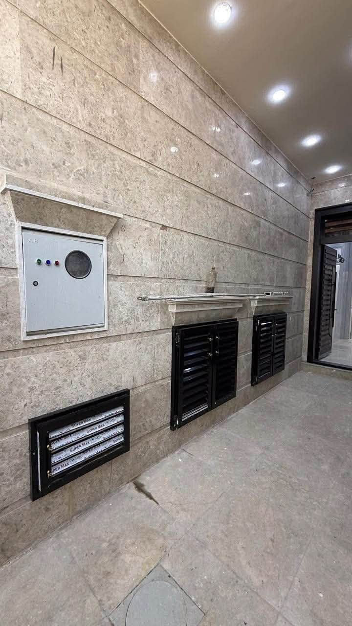 ⭕️تحفـــة فنيـــة 

🌿 دار للبيــــع   

📍 الموقع: الكرامــة خلــف مجمــع الضامــن 

📐 المساحة : 130 م 
🔻الواجهة : 6.5

📄 جنس العقار: طابو ملك صرف 

🔻المحتويات :
// استقبال -مطبخ-هول - 3 غرف نوم - مجمع صحيات عدد 2 - كراج 

⭕️ الــدار فــارغ تسليــم مباشــر 

#اكتب #كلمة #سعر #وسوف #يتم #الرد #مباشر

_________________

#للاستفسار اكثر الأتصال آو واتساب:
***********
*********** 
او زيارة مكتب ( #رؤية #المستقبل #للعقار ) 
الكائن في حي الحسين  قرب حلويات لبنان سنتر على اليهودية 
مقابل شركة سما الذهب للتوصيل 
____________________
🔻لمن يرغب في عرض عقاره للبيع أو للايجار طابو صرف او زراعي او تجاري يرجى مراسلتنا 🔻
