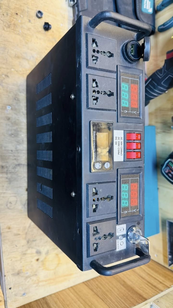 بور ستيشن تصنيع محلي بطارية ليثيوم داخلية 36 امبيرعاكستين وحده 110 فولت 200 وات والثانيه 220 فولت 150 وات شرط الفحص تسحب حمل اقل الامبير يمشيك 4 ساعات ونص متواصل يشحن عن طريق الكهرباء مباشر او شاحنه او باتري سياره او ع شخاطه او من الخلايه الشمسيه


**إذا كنت صاحب هذا الإعلان وتريد حذفه لأي سبب، رجاءا أرسل رسالة إلى الدعم الفني**