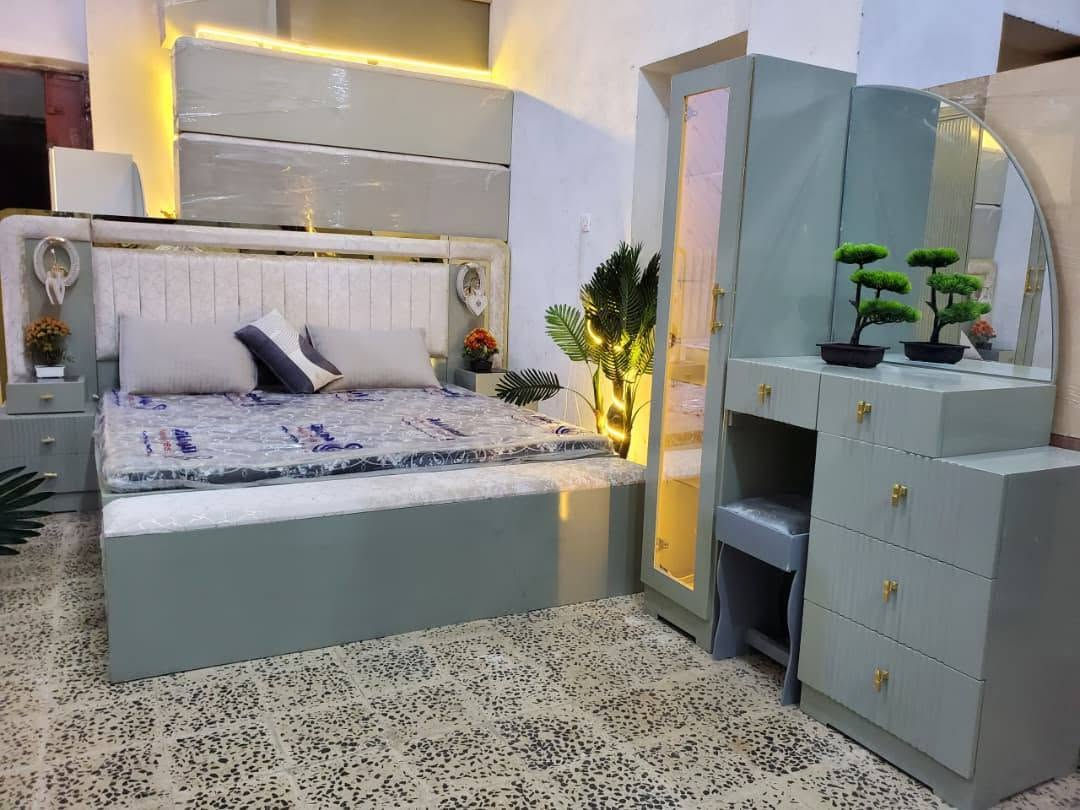 غرفة نوم ملكي آخر اصدار 2026جاهزه للتحميل تصميم مودرن 
عمل رقم ١ مفصلات هيدروليك 
السعر 360الف بدون الفرش 
التواصل عبر الاتصال وتساب 
770162870
دهان داخل وخارج تكلير ضد الخدش لمعة سيارة 

اقوى عروض التخفيضات
غرف نوم بأحدث التصاميم التركيه الملكيه وأقوى انواع الخشب الماليزي ابو تاج kts 

تتكون الغرفه من 7 قطع :

1.الدولاب 6 فتحات أبواب العرض 240×الارتفاع220×العمق 50 
تفصول داخلي رهيب جدا وخشب كامل ماليزي بو٩ رقم ١ ماعدا الأبواب ابو ١٨ mdf رقم ١ عليه ضمانه ١٠ سنوات

2- السرير مقاس كبير 180×190
طبعا كامل خشب ماليزي ابو ٩ من الوافي ومنجد بأفضل انواع الاقمشه التركيه الجديده 
 
3. التسريحه الهيكل الداخلي ابو ١٢ 
والواجهه mdf ابو ١٨ مضمون 
مع إضافة صندوق طويل  على باب زجاج فخامة جدا جدا 
4.كرسي التسريحه فخامه 
5.كمدينو درجين ودرج اكسسوارات  جهة اليمين 
6.كمدينو جهة الشمال نفس
مع الاضائه التي تتكون من ٣ الوان هادئه تبعث لك السعادة والاطمئنان 
7.كرسي الاريكه على مفصلات مخفيه وداخلها خزنه سريه 

خدمة توصيل وتركيب لجميع المحافضات  وداخل صنعاء بااقل الاسعار على حساب المشتري

ضمانة فك وتركيب اكثر من ٢٠ مره تسجل  بالفاتوره 

السعر 360الف بدون الفرش 
التواصل عبر الاتصال وتساب 
770162870


**إذا كنت صاحب هذا الإعلان وتريد حذفه لأي سبب، رجاءا أرسل رسالة إلى الدعم الفني**