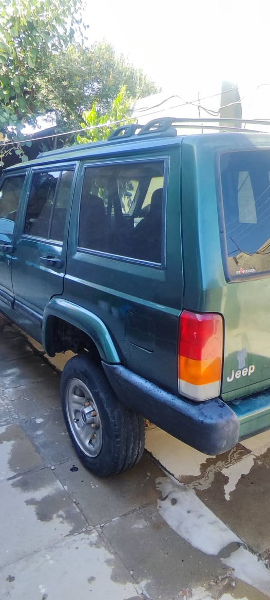 جيب موديل 2000 رقم بصرة جاهزة من كلشي جديدة كلش تسجيل جديد كلشي شغال بيهة تبريد حدادية جاهزة مكينه بلاد 
السعر 65
***********
*********** البصرة, العراق
