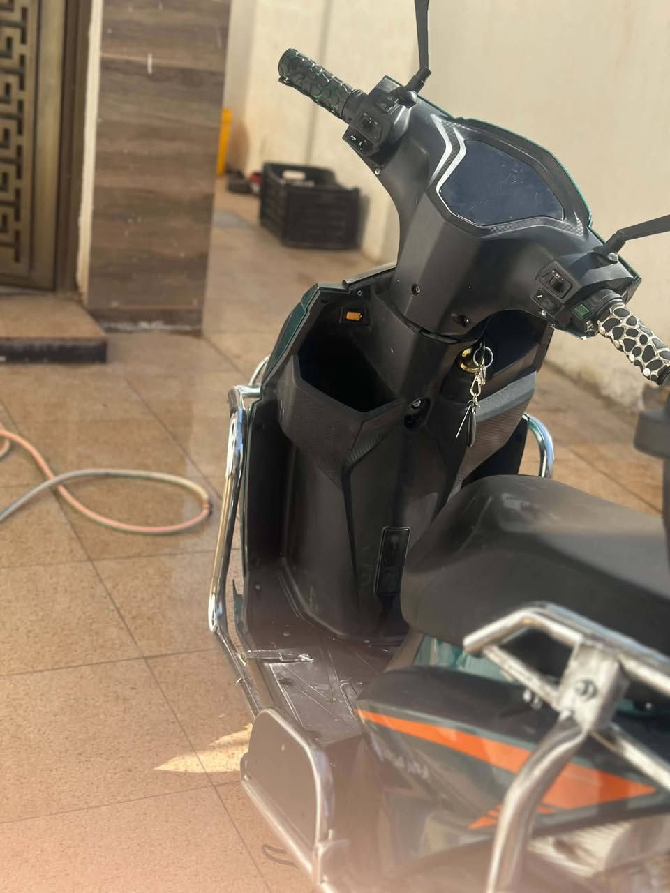 دراجه سكنس شحن للبيع نضافه فول 
٦ البطاريات تقره ١٠ 
الملف 2500 واط 
العقل أصلي عل فحص 
التاير جوبلس أصلي
بصمه تشغيل عن بعد
إنذارات مانعه لسرقة
لايت عالي ناصي هورن عالي 
سويج ٢ بصمه ٢ كارت ٢
الكفرات بيها كسرات بسيطه 
السعر 700 بيها مجال كلش زين 
التواصل خاص أو ***********
