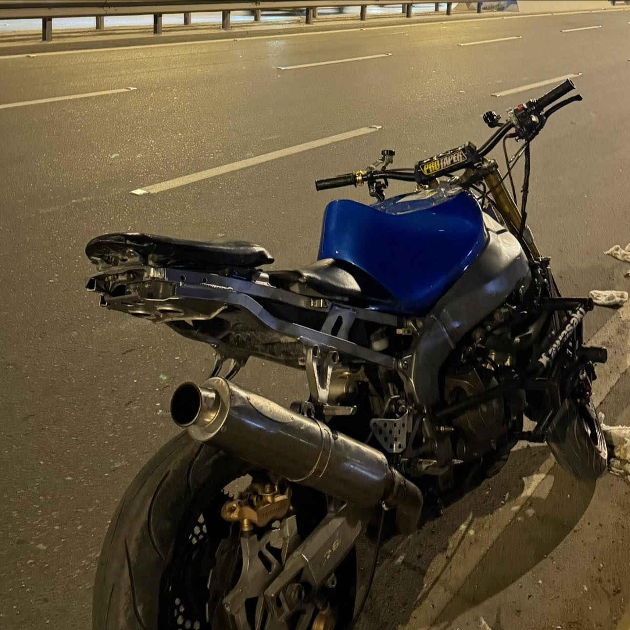 سلام عليكم كاوسكي 636 دراجة وحش با شارع شلعة معدل طيارة بكرة 73 صالنصة رياضي ستيرن رياضي دراجة كاملة مكملة مكينة مكفولة من اي صوت صافية تايرات جديدات تانكي نضيف دراجة سعرهة 23 و بيهة مجال شراي يتصل *********** مكاني الاعظمية
