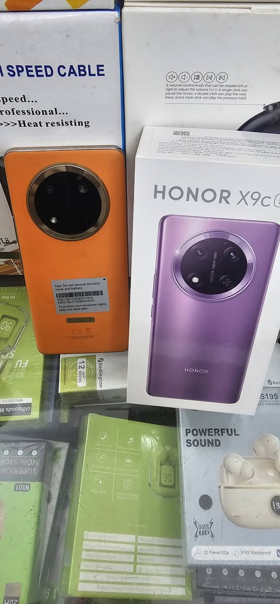 السلام عليكم
جهاز هونرx9c عشوائيه ١٢
جهاز جدا نظيف كامل ملحقاته بيع او مراوس
السعر 350الف بي مجال العنوان بغداد سبع البور 
رقم الهاتف***********
