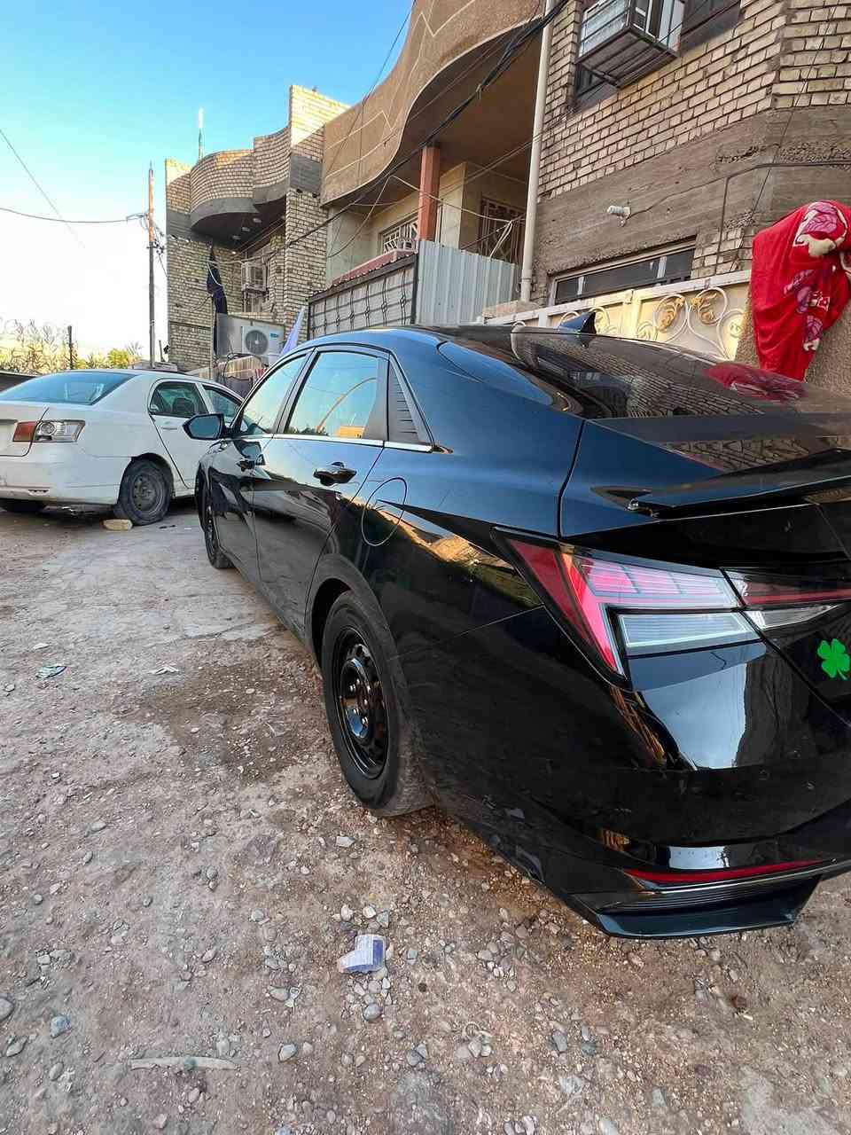 السلام عليكم
النترا هايبرد موديل 22 فول مواصفات للأخير  (السعر 130 وبيها مجال بسيط للأتصال ***********   )

-بصمة تشغيل ابواب وصندوك. (بصمة ابواب لمس) 

فتحة سقف ( سلايد روف ) 

-محرك 1.6

-كاميره  خلفية دوارة 3 وضعيات 

-رادارات 360 درجة ( امامي جانبي خلفي ) تمنع التصادم الامامي والجانبي والخلفي

-التحذير عند فتح الباب 

-تحكمات ستيرن 

- 3 وضعيات قيادة ( عادي سبورت ذكي ) 

- مثبت سرعة ذكي ( التحذير عند مغادرة المسار )

‏-Auto Hold التوقف لفترات قصيرة

-الهاند بريك بصمة

-شاشة بلازمة حجم كبير لمس تدعم نظام الابل كار بلي والاندرويد اوتو بدون كيبل يربط التلفون واير ليس و GPS  

-شحن واير ليس 

-نظام الصوت Bose عدد السماعات 8 -

تشغيل عن بعُد 

-اشاير بال مري

-اضواء ترحيب عند الاقتراب 

-لايت لد 3عدسات وسكنات لد 

-كشنات جلد السايق كهرباء 

-نقطة عمياء

-تدفئة/ تبريد بالكشنات

- كير اوتماتيك و S عادي

-تحديد مسار وقيادة ذاتية  ورادار امامي 

- مانع انزلاق

- بصمه ابواب لمس 

- شاشه متصله +شاشه دجتيل

وارد امريكي بيها 3 قطع صبغ
