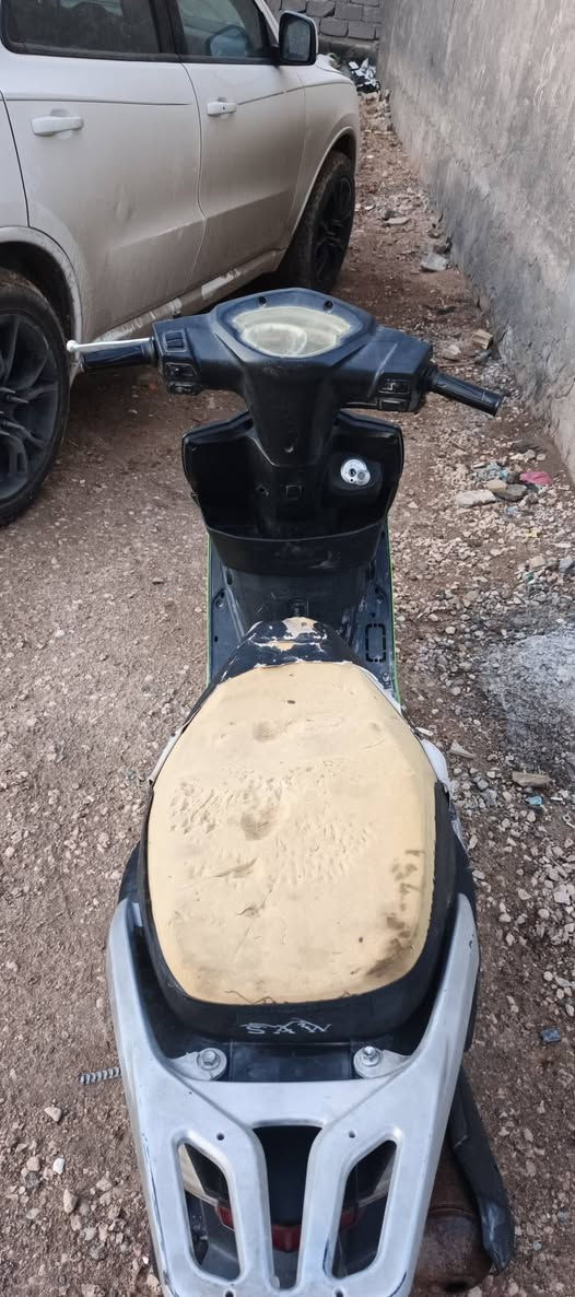 سلام عليكم
دراجه   مراوس  فقط 
دراجه كامله سلف هندر لايتات اشاير كامله 
ما مفتوحه 
ماخذه بوكته ب ٩٥٠ 
لايت زنون 
مراوس موبايل فقط 
للتواصل خاص او *********** وتساب
