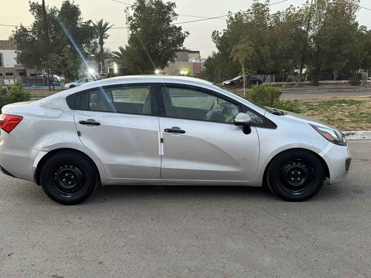 سلام عليكم كيه ريو ١٣ امريكي حدثها بس جملغ امامي بدون دواخل بدون ارباك وبيها قطعتين صبغ بلعراق ماشيه ٨٩  رقم بغداد بسمي  مكينه ١٦٠٠ كير تبريد ثلج تخم تاير خير من لله اي نقص مابيها السعر ٧٨ مكان بغداد البياع ***********         واتساب ***********
