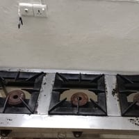 طباخ سل ستيل اصلي  3 عيون  استخدام قليل لبيع المكان حي الجامعه قرب نفق...