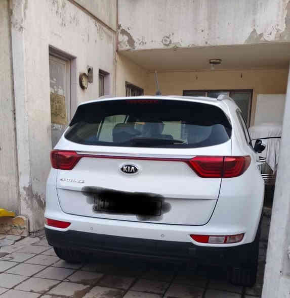 السلام عليكم من رخصة الادمن 
كيا سبورتج موديل 19 شكل 20 سيارة على وضع الشركة عدا بارد اربع اصابع 
هزه
سنوية جديدة
تحويل ثاني يوم فول عدّا بانوراما ماشية 123
السعر 210 بيها مجال بسيط 
رقم تلفون 
***********
