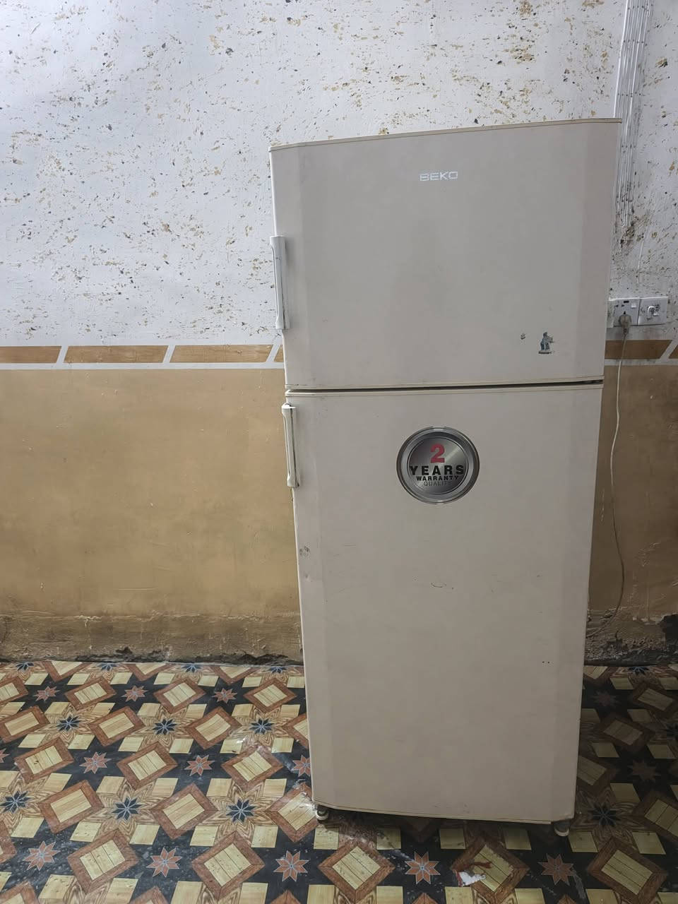 التخم ب 400 وبي مجال نظيف وتركي 10 مقاعد
الثلاجة ب 250 وبيها مجال 18 قدم 
‏‪***********‬‏
***********0   موجود واتساب
