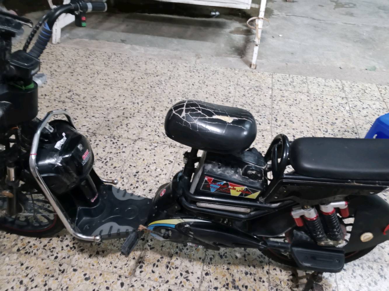 ديالى خالص سنديه   دراجه نضيفه 
موديل 2025 بس البطاريات ضعيفه 
اما الباقي كله نضيفه 
 170وبيه مجال 



