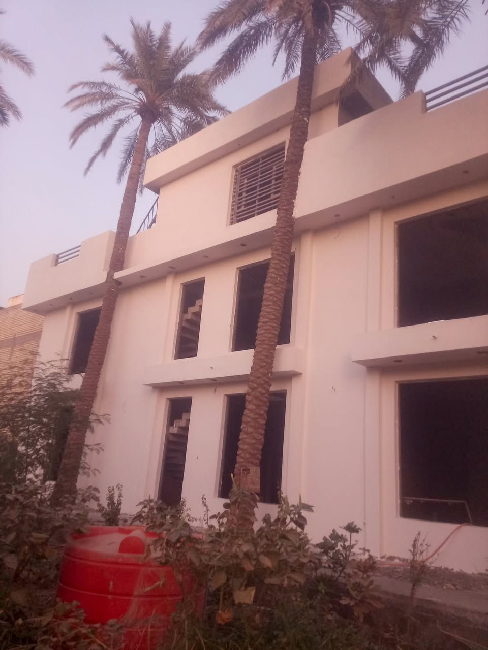 كاد اللبخ متفرغ كون من اربع خلفات ثقل ناعم شغل تصفير ماده طلس تركيب قبلنات تواصل ***********
