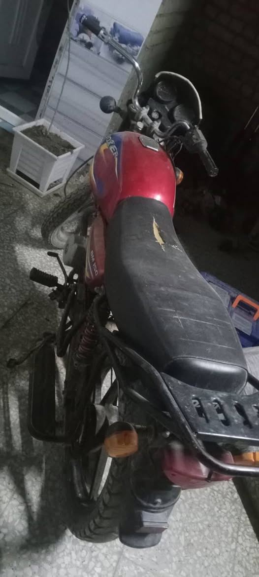 للبيع بوكسر اوراق مكان بغداد بلديات مديل 21 الماشه عوجه ويده مال كلج واير مابيها مكينه بيها تبخير سعرها 525 شغاله ***********
