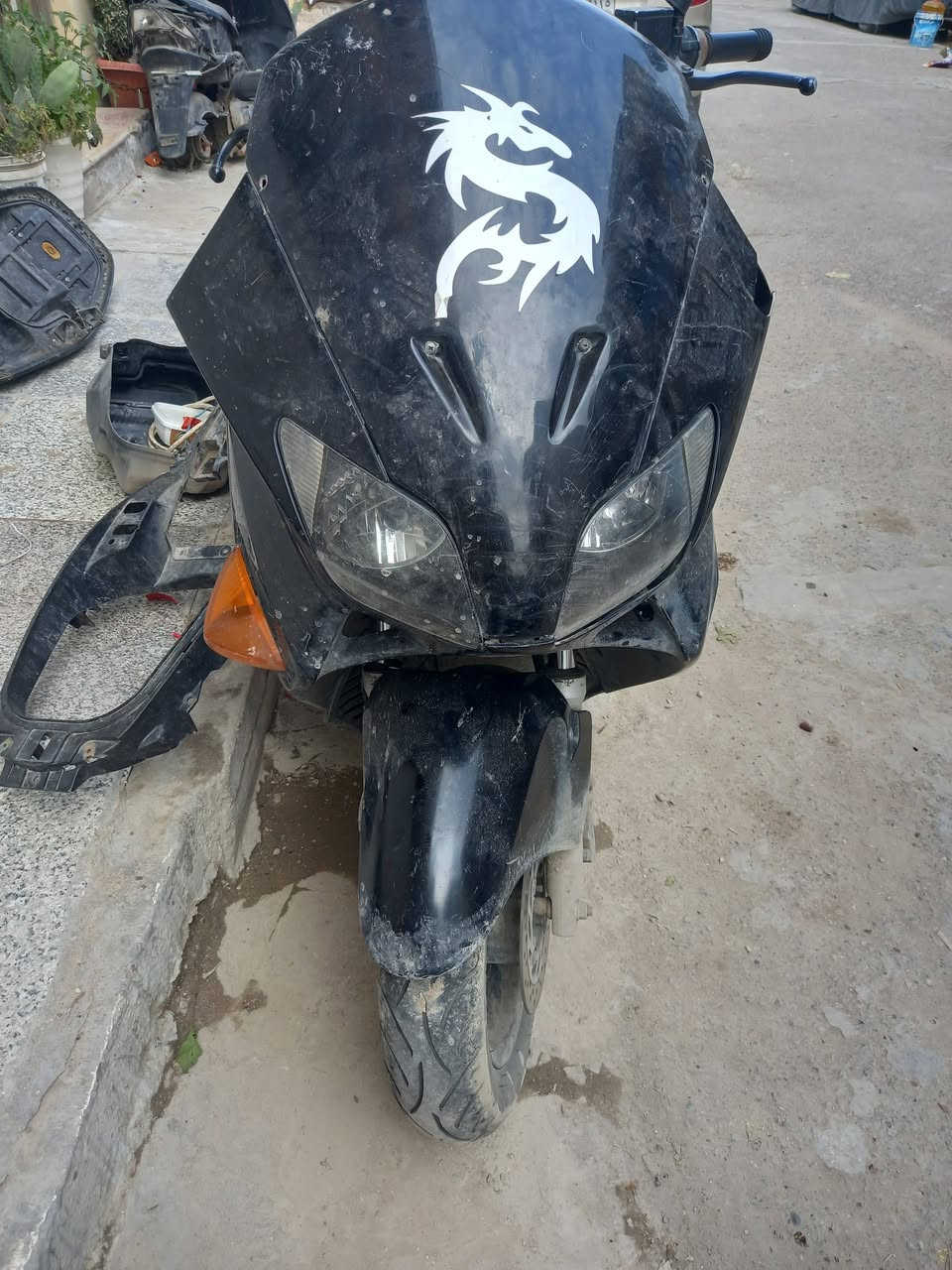 سلام عليكم فورزه ٠٦للبيع كوم حديدكابريتربيها طوف تخم تاير جديد دبلات جدد كهربائيات شغاله مكانك الرحمانيه الجعيفر بغداد شارع حيفا *********** سعر 250 بيها مجال
