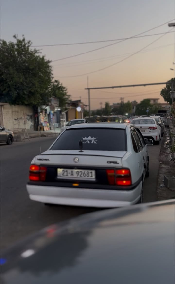 Opel vactra 1992 /محرك16   للبيع أو تراوس حسب قه نعت دفتر بنزين بي  سنويه جديد2029   بي بخار مكاني كركوك ألماس ***********

