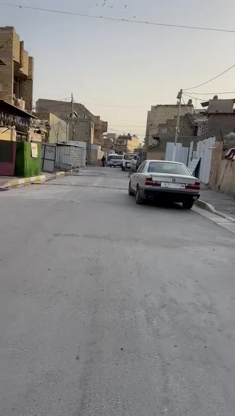 سلام عليكم بيت للبيع مساحته 225 واجها 10 ونزال 22/5 بحي اور الشيشان بي 6 غرف نوم وستقبال وحولي ومطبخ وكراج وخدمات كاامله مثل ما موضح بلفيديو يرادله ترميم للستفساراتصل ع رقم وتدلل ***********
