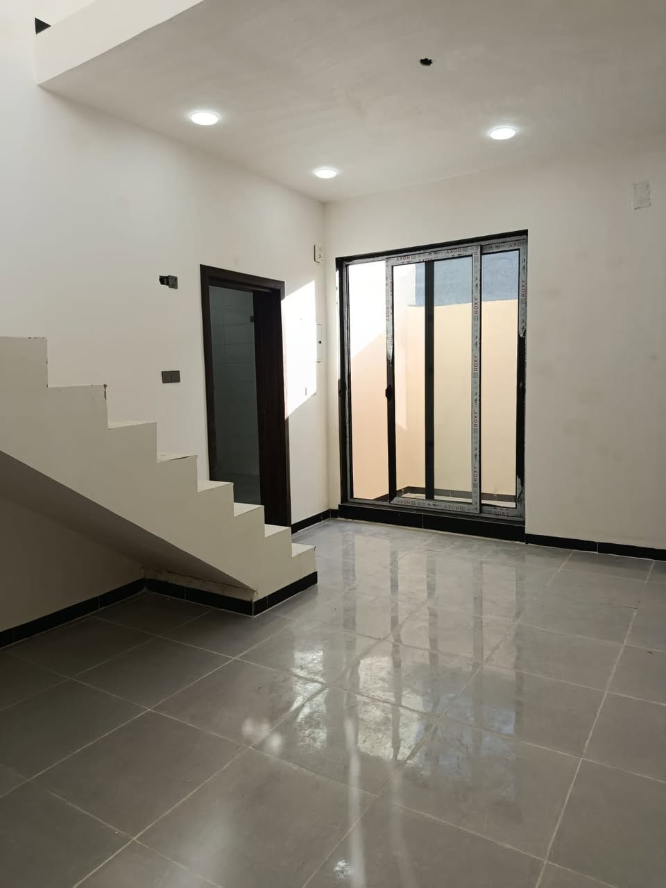 بسم الله رحمان الرحيم
توفر لديناء بيت للبيع مساحه البيت 170 نزال 20 واجهيه 8ونص
بناء البيت26 بناء حديث كامل مابي اي نقص 
بناء البيت  مكوان من 2غراف هوال استقبال مجمع صحيات داخل وخارج 
1استقبال4x6 
٢ هوال 2ونص6x 
٣عرفه 4x5
٤غرفه4x5
٥مطبخ 4x4
عنوان البيت حله ورديه داخل قرب مدرسه مالك الاشترار الفراز المقابيل المدرسه 
واهلان وسهلان بل جميع 
لاستفسار ***********
