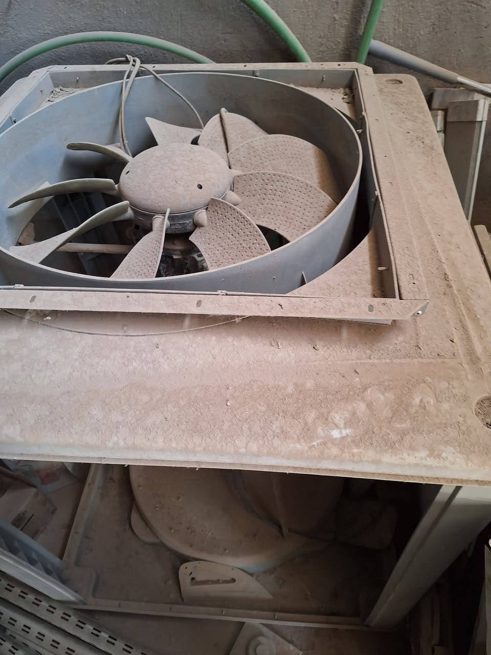 مبرده حجم كبير للبيع مع اداه تشغيل تجي تشوفه بعينك اذا تريد تشتري للتواصل ***********
