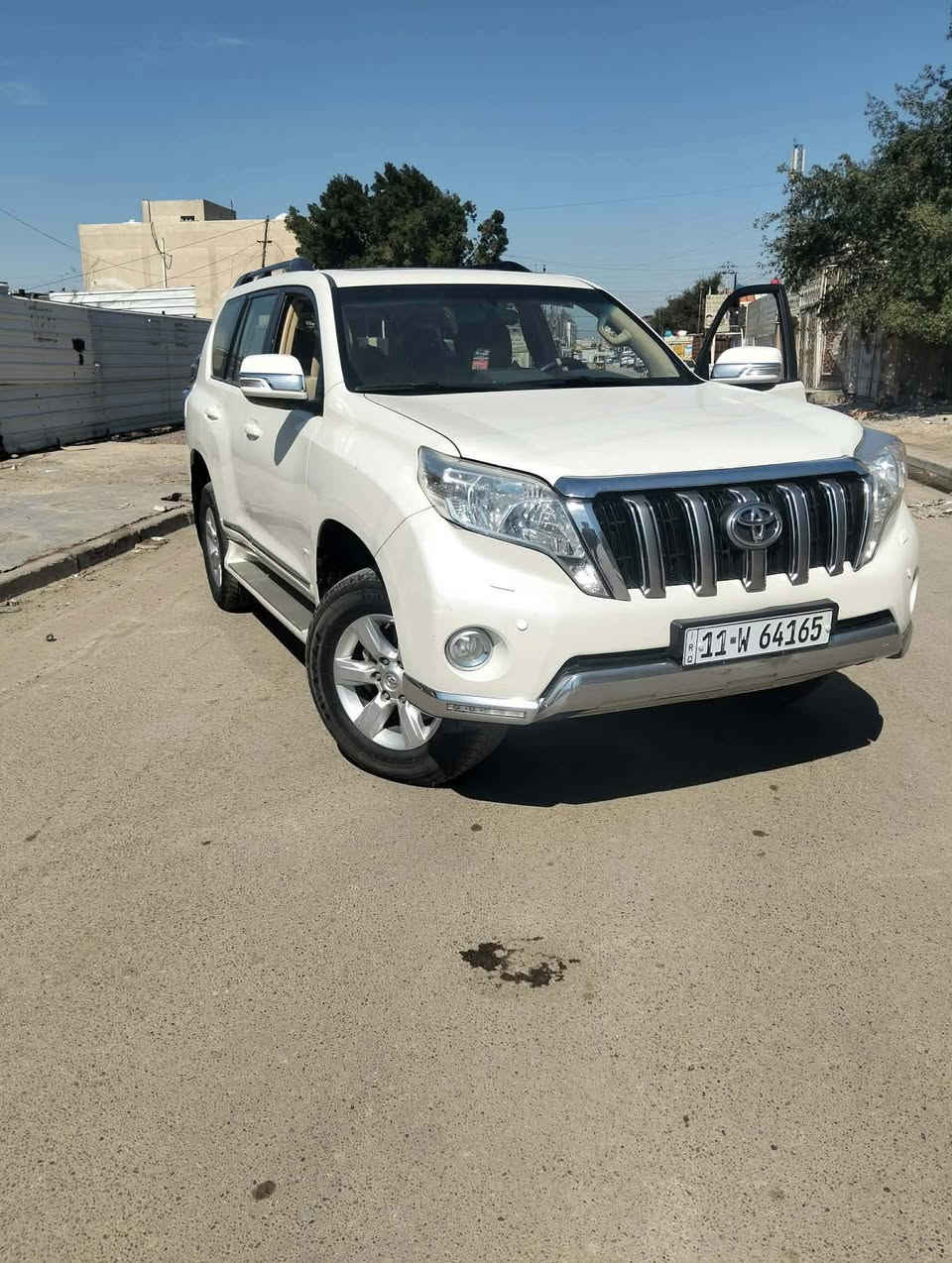 سلام عليكم برادو مديل 2015كويتة السيارة فول موصفات فتحة فور ويل بسمنه السيارة تحويل ثاني يوم مكفولة من الضربة والصبغ بيه بارد بسيط بالباب وره الصدر فقط كفالة عامة كشنات كهربائية  تحكم إسترين بيه بصمتين كامرات 
V6
تبريد ثلج بيه سوتر السيارةالسعر320$
مكاني بغداد شارع فلسطين 
الاستفسار ***********
