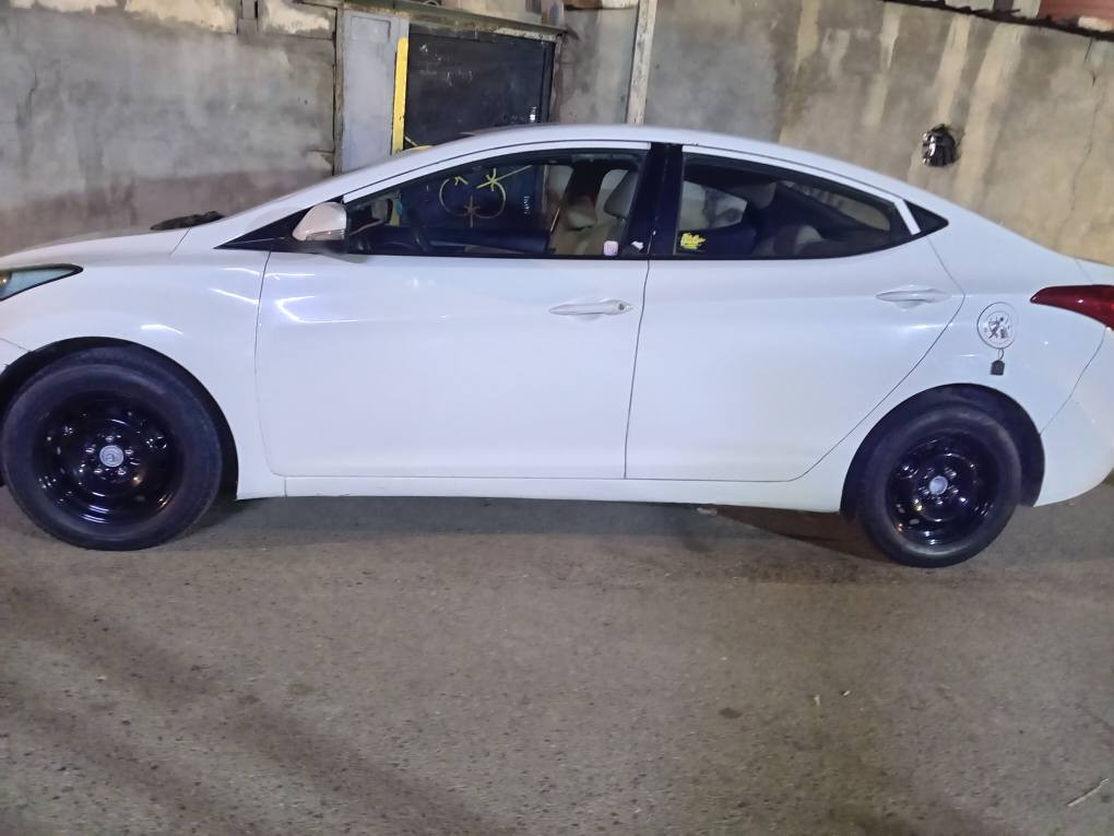 النترا 2013 بيها مدكر وجاملغ رقم ميسان 
السيارة نضيفه جاهزه كير مكينه حداديه تبريد 
100/100 رقم دولي 13 السعر 105 وبيها مجال 
البصره القبله *********** البصرة, العراق
