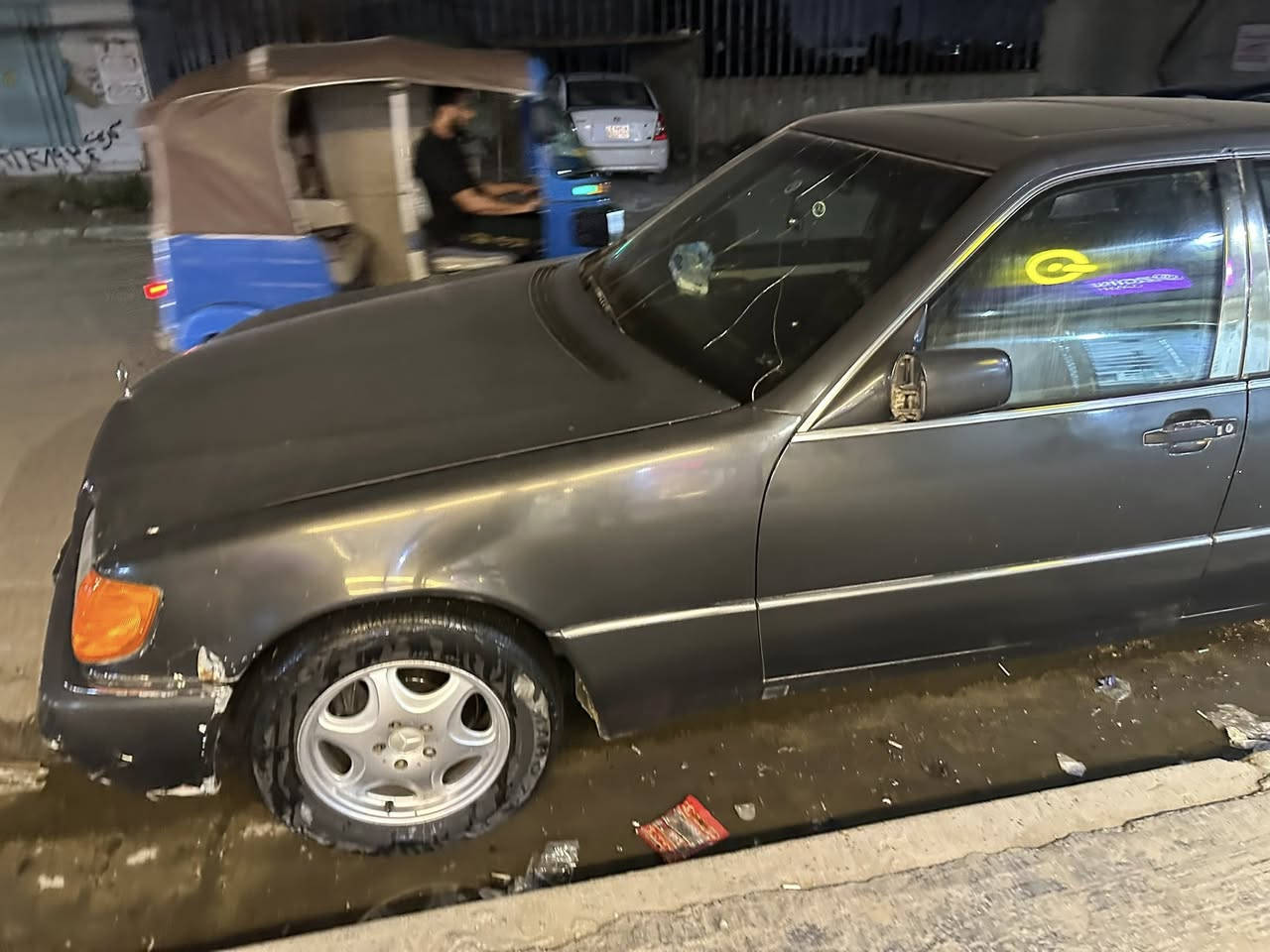 السلام عليكم مارسيدس شبح للبيع موديل 92 المكينة كايمة تبريد شغال السيارة بغداد باسمي تحويل مباشر السعر 40 ورقة قفل بغداد الشعب الاتصال ***********
