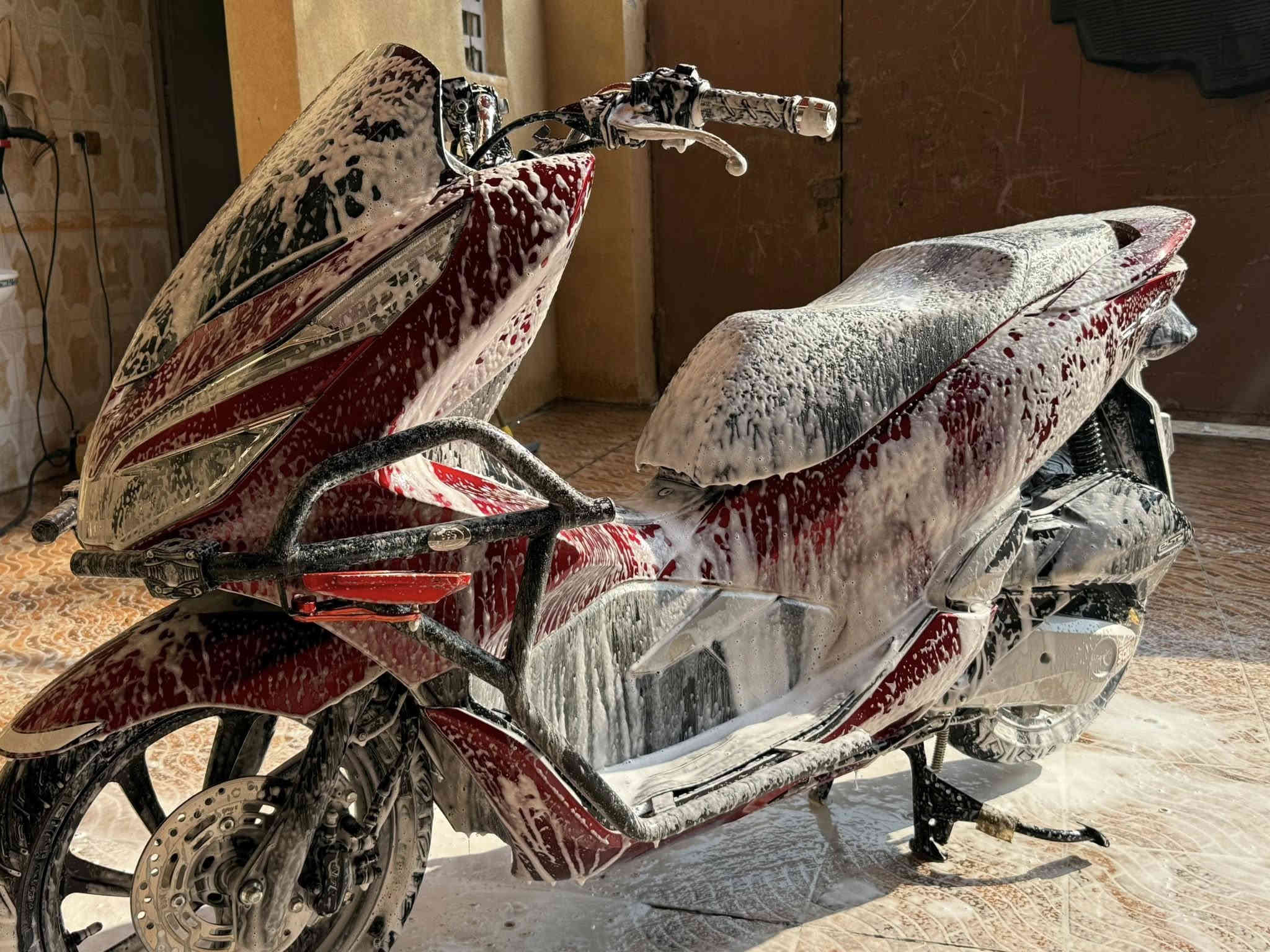 سلام عليكم اخواني BCX
للبيع جيل ثالث جديده شرط كارتون والصور تحكم + صور اليابان اني مستوردها شخصيا جتي ماشيه 2900km وحاليا ماشيه 6000 وياها بصمتين وسويجين طوارئ والجادر الاصلي مالتها وياها تايرات مشلن بالحباية بعدهن وياها درع اصلي مكاني ديالى بعقوبه 

سعرها 24$ وبيها مجال بسيط

***********
