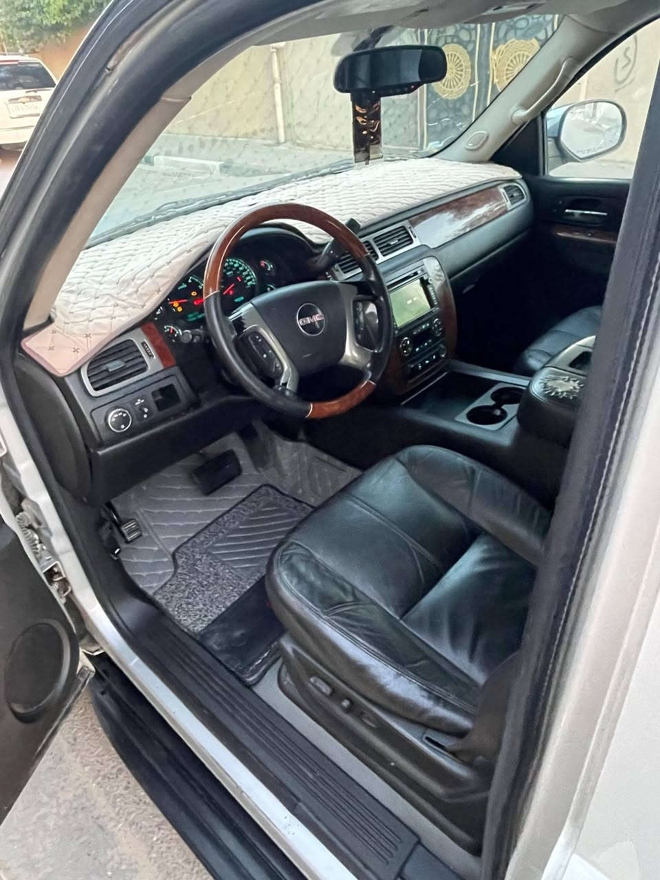 يوكن ،2010 فول موصفات SLT مكينه 5300 جهازه حداده جديده تبريد  بيهه صبق ارباع والبنيد سعر 170 مكاني بصره شراي يتصل ***********
