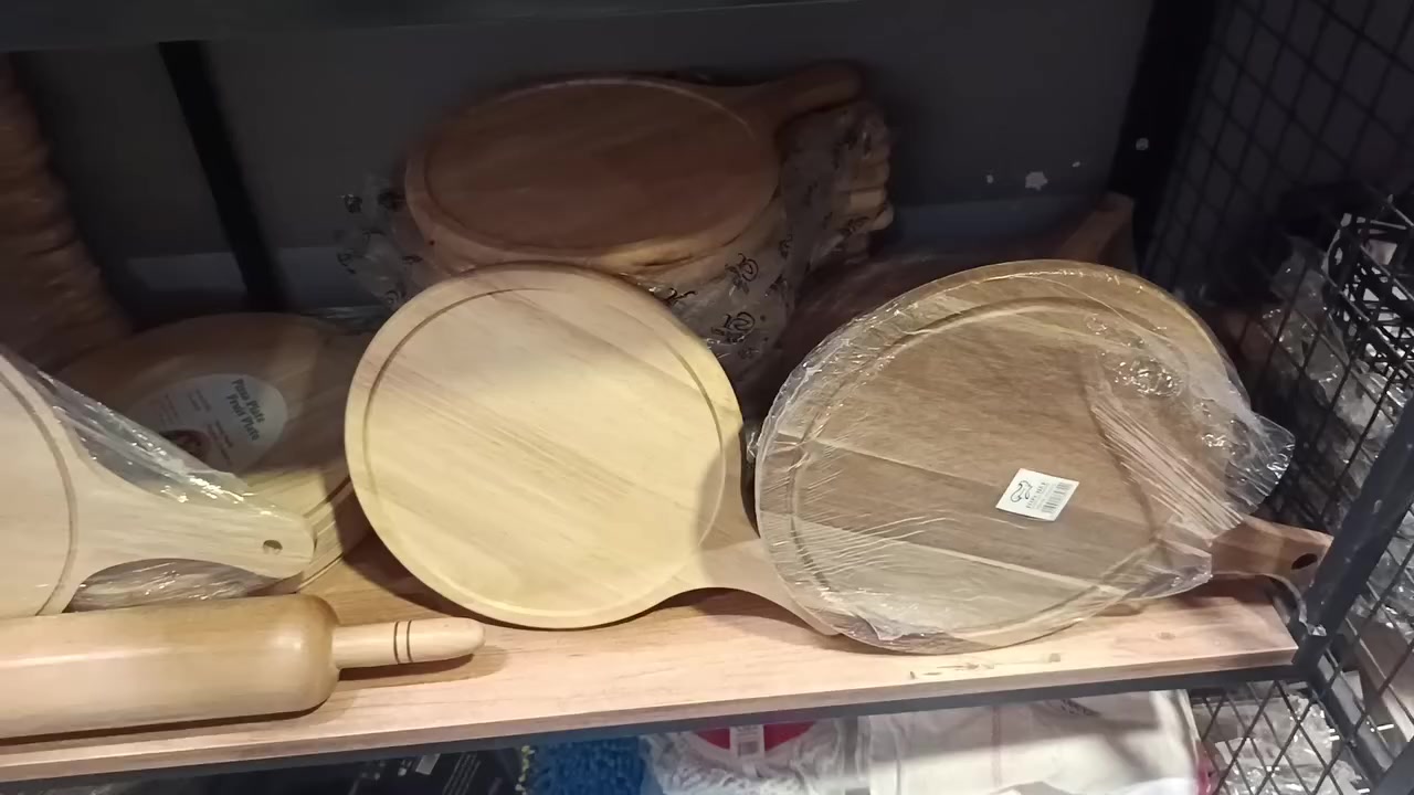 اسلام عليكم اخوان تجهيز خشب مال بيزا شغلت ما مطاعم كلوو جديد إلي يحب يتوصل معاي اجهزن ادزهن   جميع محافظات العراق رقم بي وتساب ***********  يوجد بهرات لحم بعجين درجه اول كلو 16 ألف
