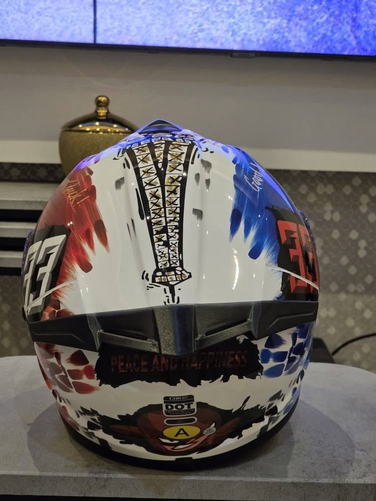 خوذە اصلی  DOT Qike قیاس M مناسب ل L  
*********** السليمانية, العراق
