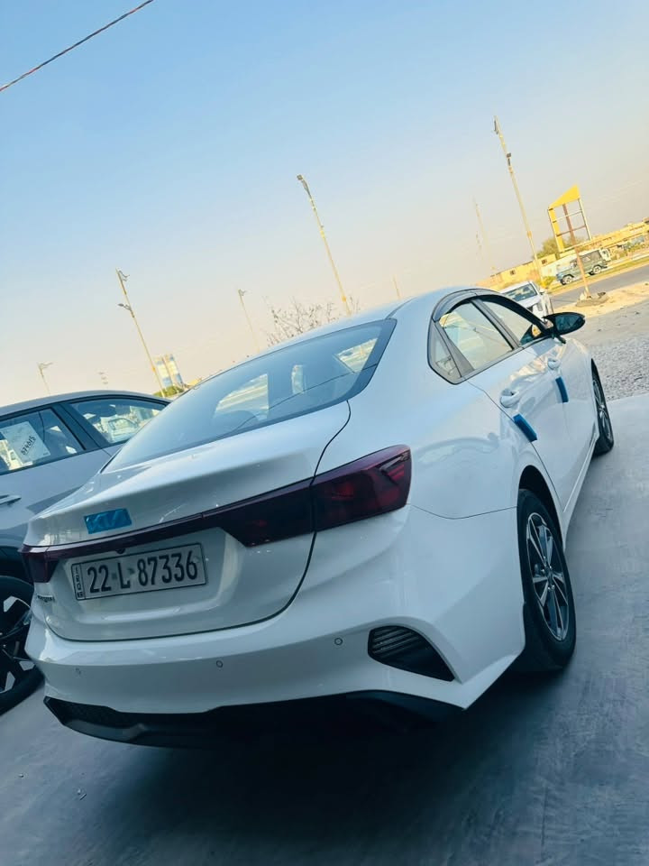 السلام عليكم
سيراتو 2024 مكينه 2000 
ويل كب شاشه 
قطعتين تبريد 
فول عدى الفتحه 
السونار مرفق مع الصور 
مكاني واسط الصويرة 
***********
