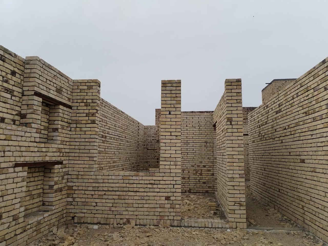 هيكل للبيع بناء طابوك المساحه 200 بكاع وسام ال  خلف مدرست الحبيب المصطفى ***********6
