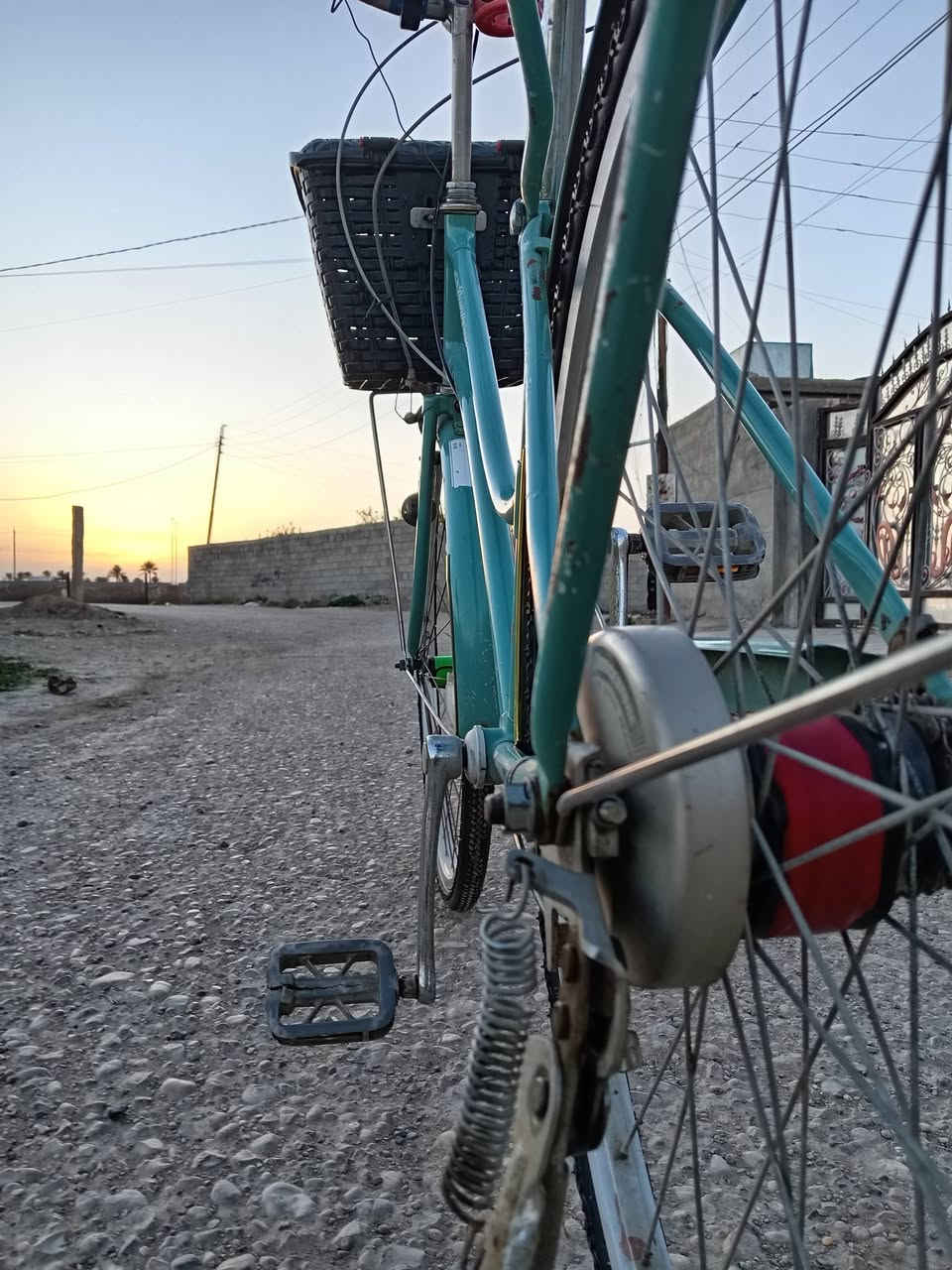 ياالله السلام عليكم
(رمضان كريم) 
للبيع بايسكلات عدد2
واحد حجم 26نضيف كلش مستعمل شهرين فقط تايرات وجوابه جدد عداد سرعه وكير خفيف وثكيل 
والثاني حجم 20ابو الطبكه تايرات وجوابه جدد يتحمل وزن 100كيلو 
ابيع شلع 
السعر: 150
المكان: الدجيل مقابل سيطرة العبايچي قريه الرواد 
الاتصال: ***********
