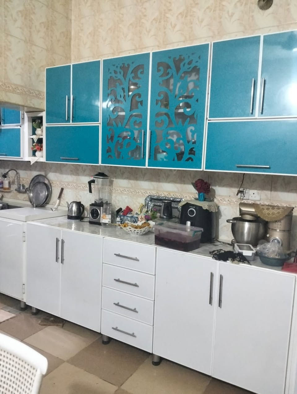 بسم الله الرحمن الرحيم
اللهم صل على محمد وال محمد

#بيت للبيع 
———-
مساحته  ٢٥٠ متر   
#الموقع 
————-
حي الحكم  على شارع ٢٠ متر 
مدخل شارع صيدلية الحكم
مقابل شارع ١٥ المودي الى جامع 
ضياء الصالحين
 #المواصفات 
——————-
طابقين بناء جيد عالي عن الشارع
#السعر 
الكلي ٢٥٠ مليون مع المجال 
على الراغب بالشراء مراجعة 
مكتب سيد ناجح الحافظ 
***********
***********
