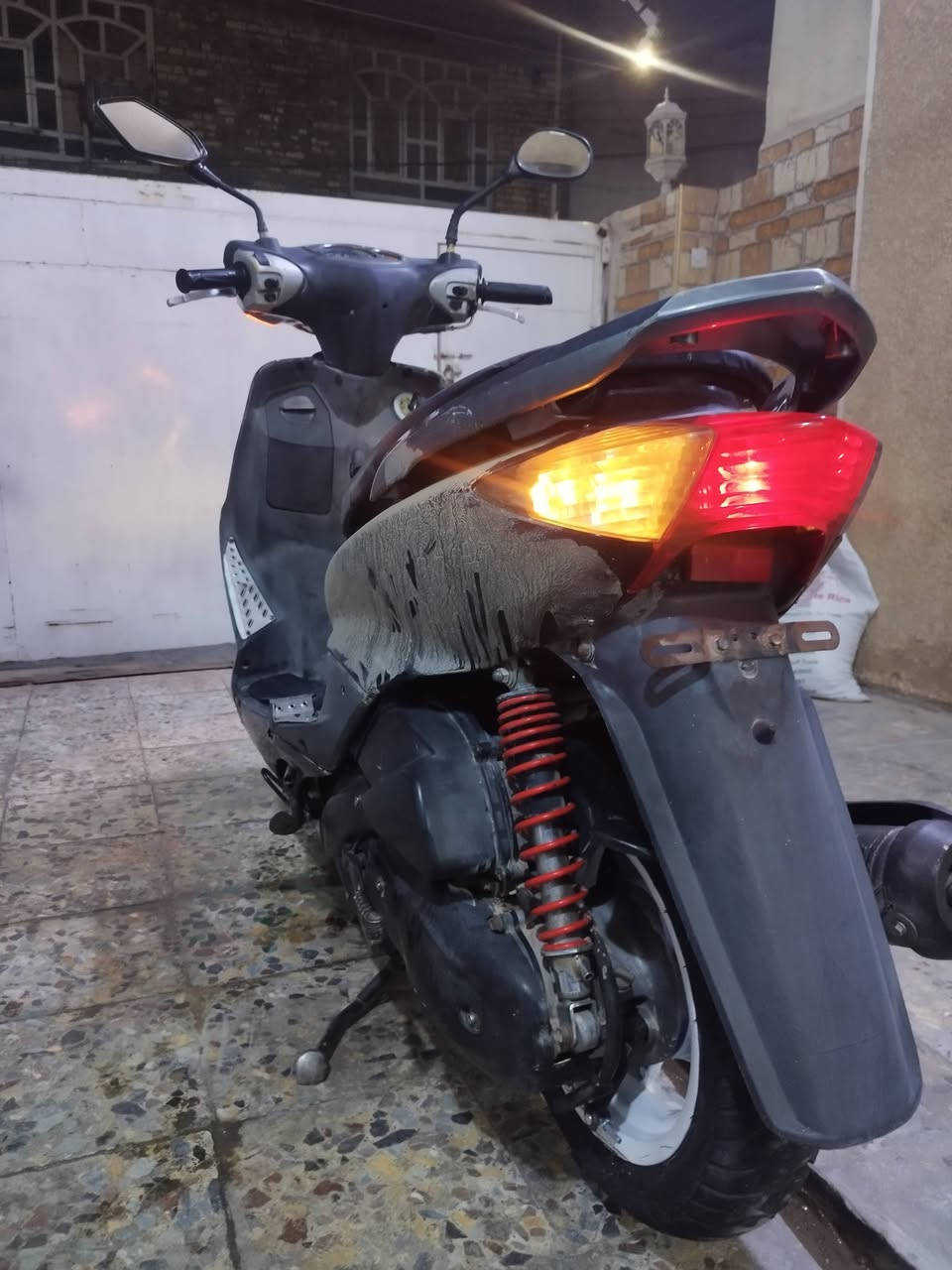 سلام عليكم دراجه سكنس نثيه للبيع دراجه كامله من كلشي الدراجه خير من الله الدراجه مجفته بيدي قبل 3 سنوات بستم ورنكات فقط معدل مشي رزانه خير من الله ويل رياضي شكل النجمه دراجه متصرف عليهه ربع  السعر 650 وبيهه مجال للاستفسار *********** مكان بغداد بغداد الجديده
