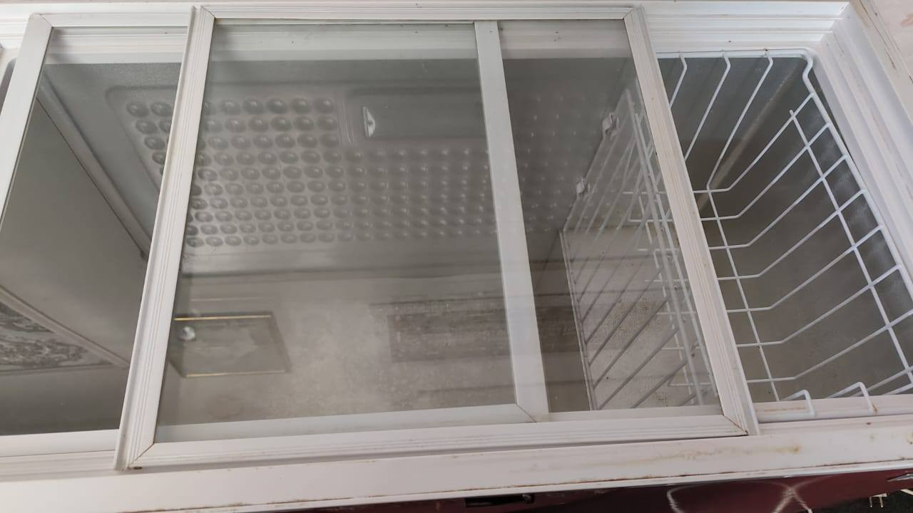 السلام عليكم مجمده جديده مامستخدمه هواي للبيع ب٢٥٠ وبيها مجال
*********** كربلاء, العراق
