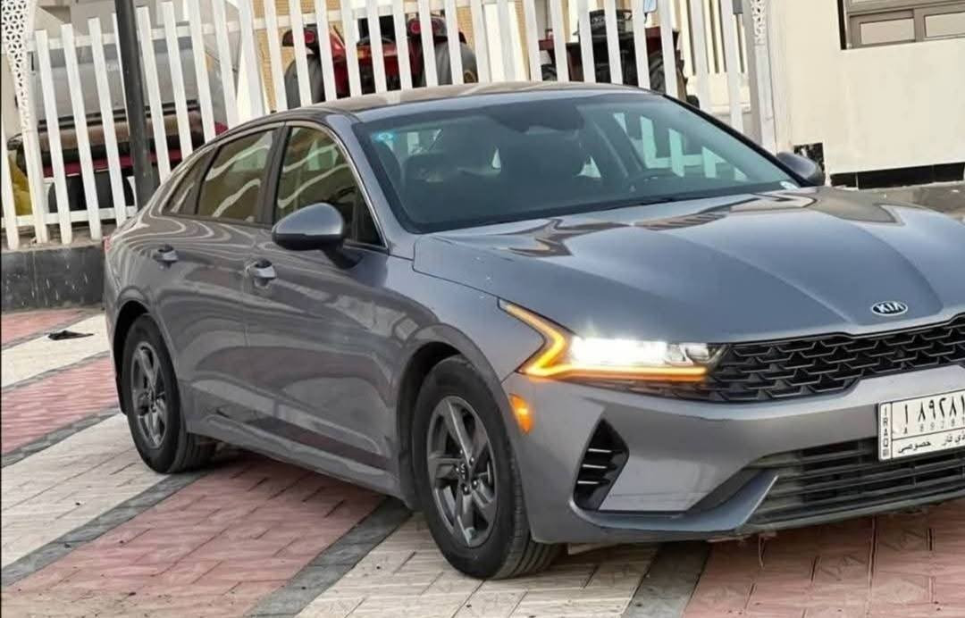 السلام عليكم...  بيع و مراوس حسب القناعه 
* كيا... K5 
* موديل 2021
* وارد أمريكي حادثها خلفي بدون تبديل فقط ضربه خفيفه صور الحادث مرفقات بالمنشور 
* محرك 1600تيربو 
* 4مودات قياده
* بصمه تشغيل عن بعد
* بصمة أبواب 
* سستم صوت كامل 
* قياده ذاتيه
* تحديد مسار
* كشنات مخمل بلاد
* شاشه كبيره
* كامره اماميه وخلفيه 
* رادارت 4 جوانب
* مانع انزلاق
* مساعد بقاء في المسار
* نظام مكابح تالقائي للطوارئ
* مكينه وكير وحداديه مكفولات
* تبريد ماشاء الله ثلج 
* حساسات اماميه وخلفيه
(رقم السياره ذي قار معوقين عندي وكاله عامه بأسمي)
 مكان السياره ناصريه مركز
السعر  ١٥٥ورقه... مع مجال القليل 
رقم الهاتف ***********
