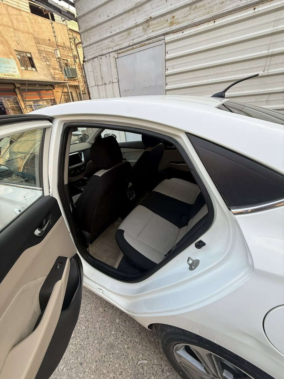 هيونداي اكسنت خليجي موديل 2020محرك 1600 دوش ماشيه 79 جديده كارتون رقم اربيل بسم شركه فووول مواصفات اشاير بلمري فتحه ويل كب دواخل لونين تبريد قطعتين دوشمه ارضيه جلد شاشه كامره ثلاثه انظمه قياده كير مكينه حداده تبريد كلشي بيهه جديد ستخدام شخصي فقط السعر 123 للستفسار ***********
