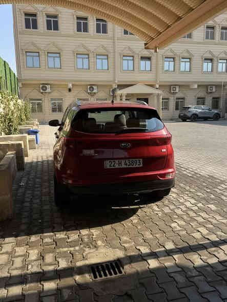 سبورتج 2017 وارد اوربي 
الضرر ( باب السائق تبديل + الباب خلف السائق صبغ + بارد في الجاملغ الايمن الامامي ) داخل العراق بدون ايرباك ، السيارة ماشية 115 الف كيلو متر محرك السيارة 1600
جاهزة من تيارات تبريد شغال السعر 155 ورقة.
***********
