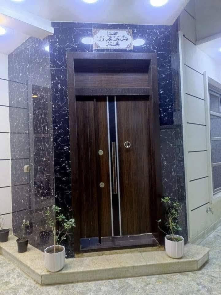 تسلسل: 1211
🟢دار ركن للبيع في الفلوجة حي الجولان قرب جامع ابو ايوب الانصاري
            
                     📢 على بركة الله 📢

📍نوع الملك = طابو صرف سند   
📍المساحة بالسند : ١٧٥ م٢
📍المساحة واقع الحال تقريباً : ٢٠٤ م٢
📍الوجه: ١٢ م و النزال  : ١٧ م
📍 ركن على ثلاث شوارع : ٨م ❌ ٨م ❌ ٦ م
📍بناء طابوق ٢٠٢٣

🟢مشيدات الدار للطابق الاول 
غرفة نوم وصالة ومطبخ حار+بارد واستقبال ومنورين وحمام وصحيات
🟢مشيدات الطابق الثاني
ثلاث غرف نوم ( واحدة منها سويت) وصالة وصحيات
🟢الطابق الثالث 
بيتونة كبيرة

✅سعر البيع للعقار : ٢١٠ مليون دينار قابل للتفاوض

🟢مكتب دار السلطان للعقار
العنوان فلوجة الجغيفي الثانية بداية شارع جامع فاطمة
للاستفسار الاتصال على الأرقام التاليه
***********
***********
***********
